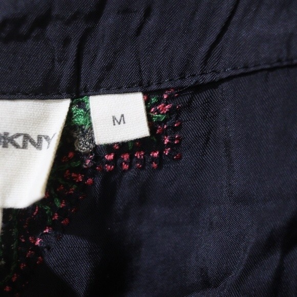 Pure DKNY Short Sleeve Colorful Embroidered Top Medium Rayon Chic Playful - Picture 13 of 15